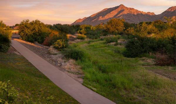 Easy access to the Queen Creek Wash Trail with beautiful mountain views